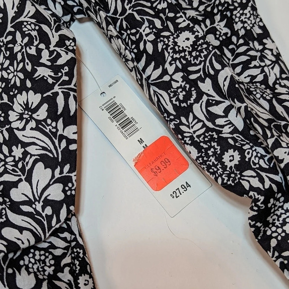 NWT Old Navy Black & White Cotton Floral Button Up Woman's Medium - Picture 6 of 10